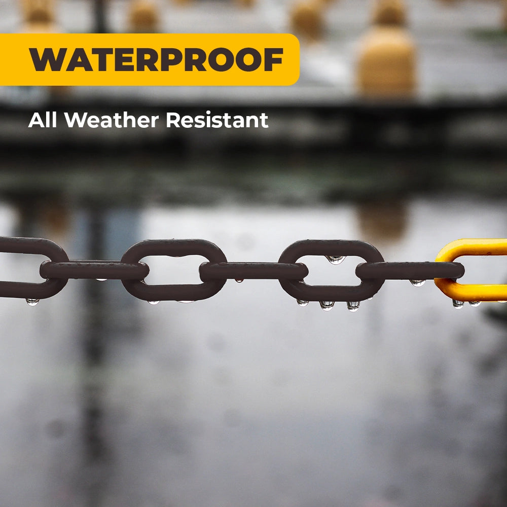 Chain with water droplets on a blurred background, emphasizing waterproof feature.